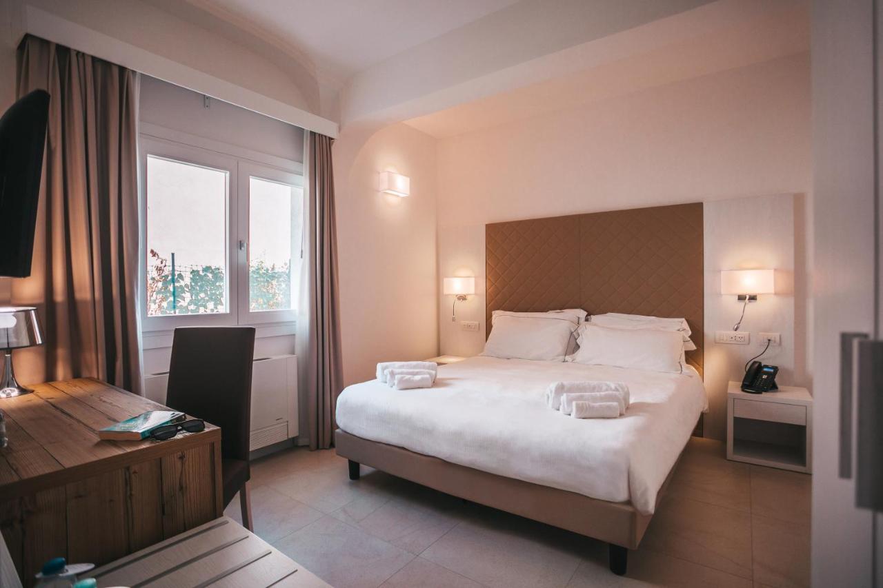 Hotel Moresco Santa Teresa Gallura Bagian luar foto